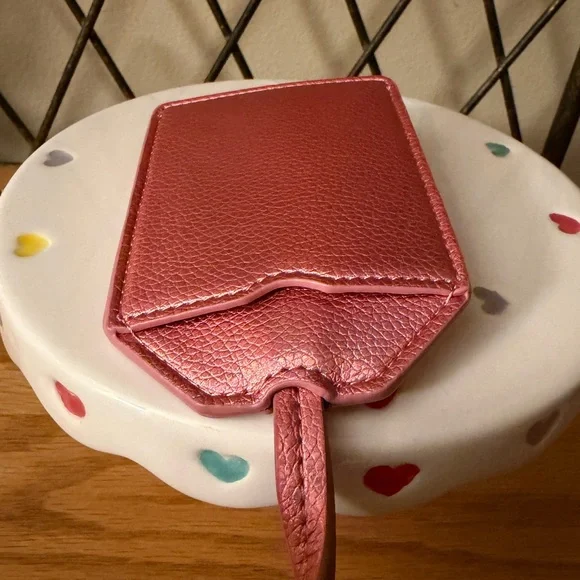 Kurt Geiger Southbank Metallic Strawberry Lanyard Nwt - Picture 6 of 6